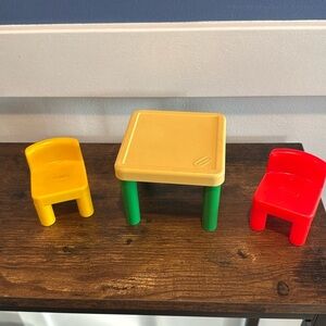 Little Tikes Vtg Dollhouse Kitchen Furniture Table with 2 Chairs red yellow